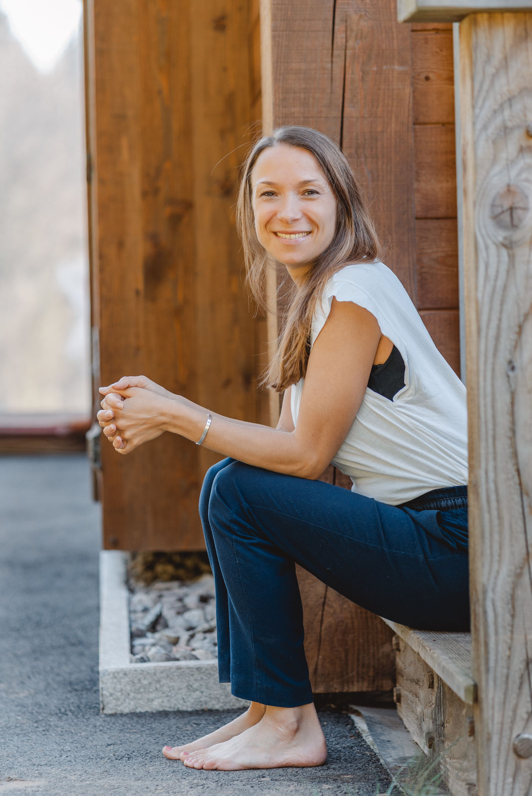 Elena Dorner begleitet Frauen mit Yoga und Coaching im Rhein-Main-Gebiet, in Frankfurt, der Rhön und online – für mehr Gelassenheit, Selbstvertrauen und innere Ruhe. Bedürfnisse erkennen Paarcoaching Frauencoaching Unzufrieden in der Beziehung Selbstliebe Selbstzweifel Selbstzweifel als Mama Selbstannahme