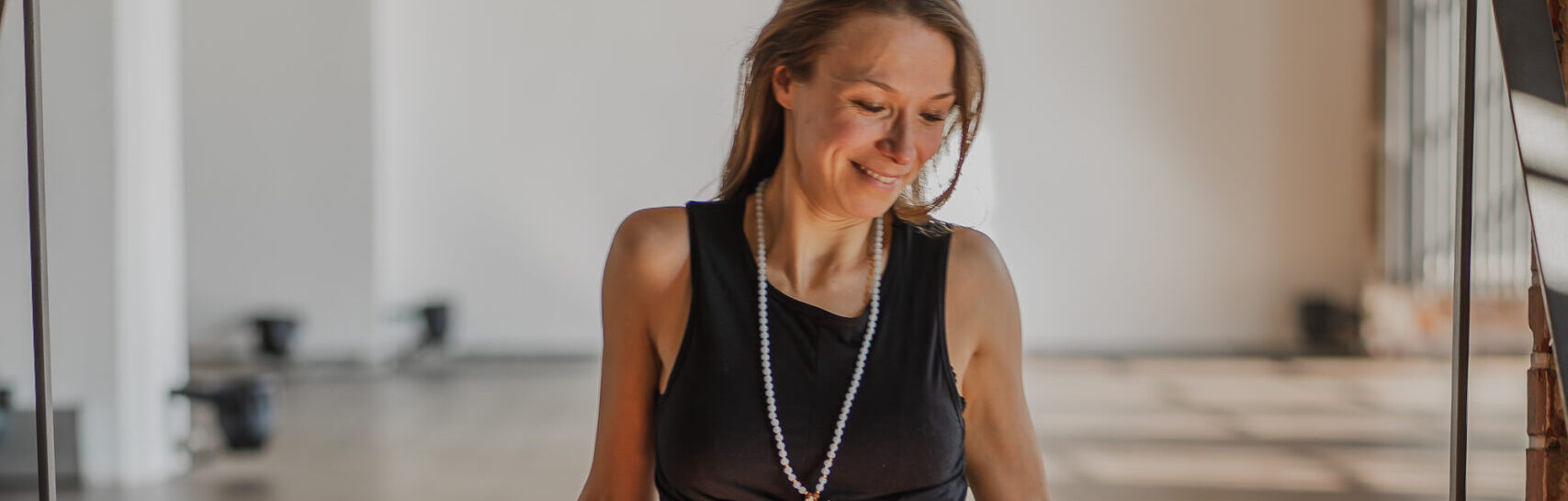 Elena Federleicht Leben inspiriert Frauen, wieder in Verbindung mit sich selbst zu kommen – Coaching und Mentoring für Selbstliebe, innere Ruhe und Klarheit im Alltag.