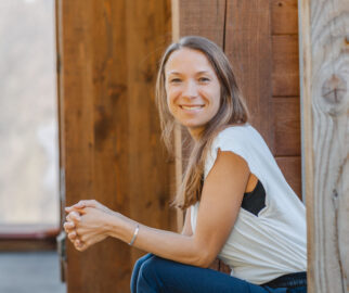 Elena Dorner begleitet Frauen mit Yoga und Coaching im Rhein-Main-Gebiet, in Frankfurt, der Rhön und online – für mehr Gelassenheit, Selbstvertrauen und innere Ruhe. Bedürfnisse erkennen Paarcoaching Frauencoaching Unzufrieden in der Beziehung Selbstliebe Selbstzweifel Selbstzweifel als Mama Selbstannahme