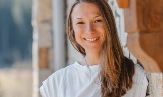 Elena Dorner – Yogalehrerin & Life Coach für Selbstliebe, Achtsamkeit und innere Balance. Bedürfnisse erkennen Paarcoaching Frauencoaching Unzufrieden in der Beziehung Selbstliebe Selbstzweifel Selbstzweifel als Mama Selbstannahme
