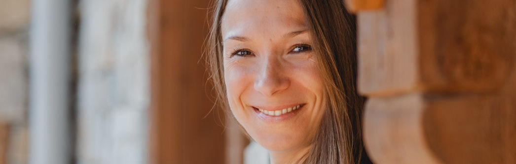 Elena Dorner, Spiritual Life Coach, Yogalehrerin und Mama – begleitet Frauen mit Coaching, Yoga und Meditation auf ihrem Weg zu mehr Selbstliebe und innerer Ruhe. Coaching für Frauen Coaching für Beziehungen Selbstliebe und Selbstannahme Yoga Retreat coaching Retreat Selbstwert steigern Selbstvertrauen steigern Raus aus dem Jammermodus Burnout Prävention Stressreduzieren
