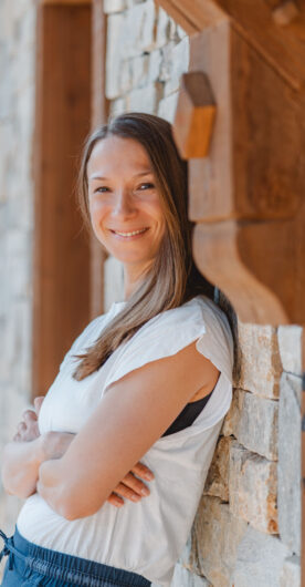 Elena Dorner, Spiritual Life Coach, Yogalehrerin und Mama – begleitet Frauen mit Coaching, Yoga und Meditation auf ihrem Weg zu mehr Selbstliebe und innerer Ruhe. Coaching für Frauen Coaching für Beziehungen Selbstliebe und Selbstannahme Yoga Retreat coaching Retreat Selbstwert steigern Selbstvertrauen steigern Raus aus dem Jammermodus Burnout Prävention Stressreduzieren