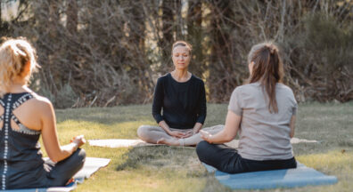Yoga Retreat Yin Yoga Vinyasa Yoga Meditation Coaching für Frauen Burnoutvermeidung Stressreduktion Entpannung Ganzheiltiches Retreat Yoga Retreat Yoga Auszeit Yoga am Meer Yoga in den Bergen Yoga Bodensee Auszeit vom Alltag Burnout Prävention Mental Overload stoppen Meditation Entschleunigung im Alltag