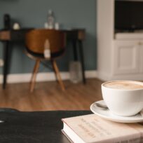 Winterliche Landschaft rund um das Hofgut Georgenthal – Inspiration und Ruhe für Yoga und Achtsamkeit.
